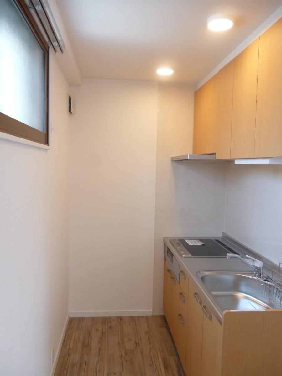 市川市の事務所から住居へ大変身!和式トイレのみの事務所空間を快適ワンルームにリノベーション