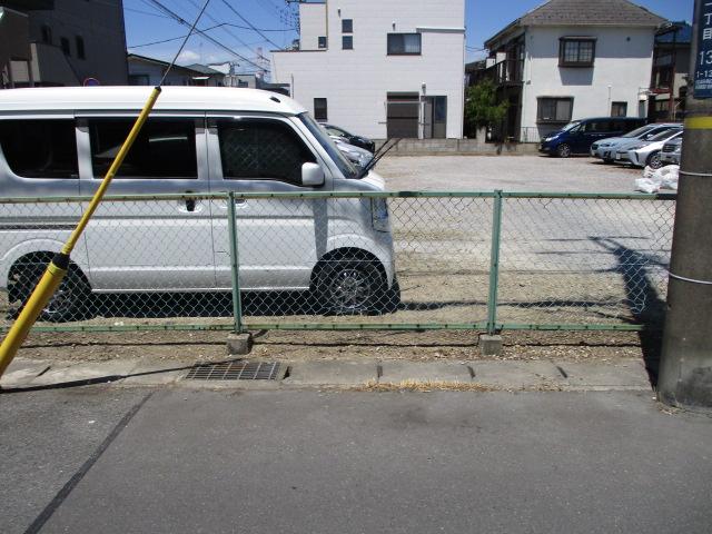駐車場除草作業