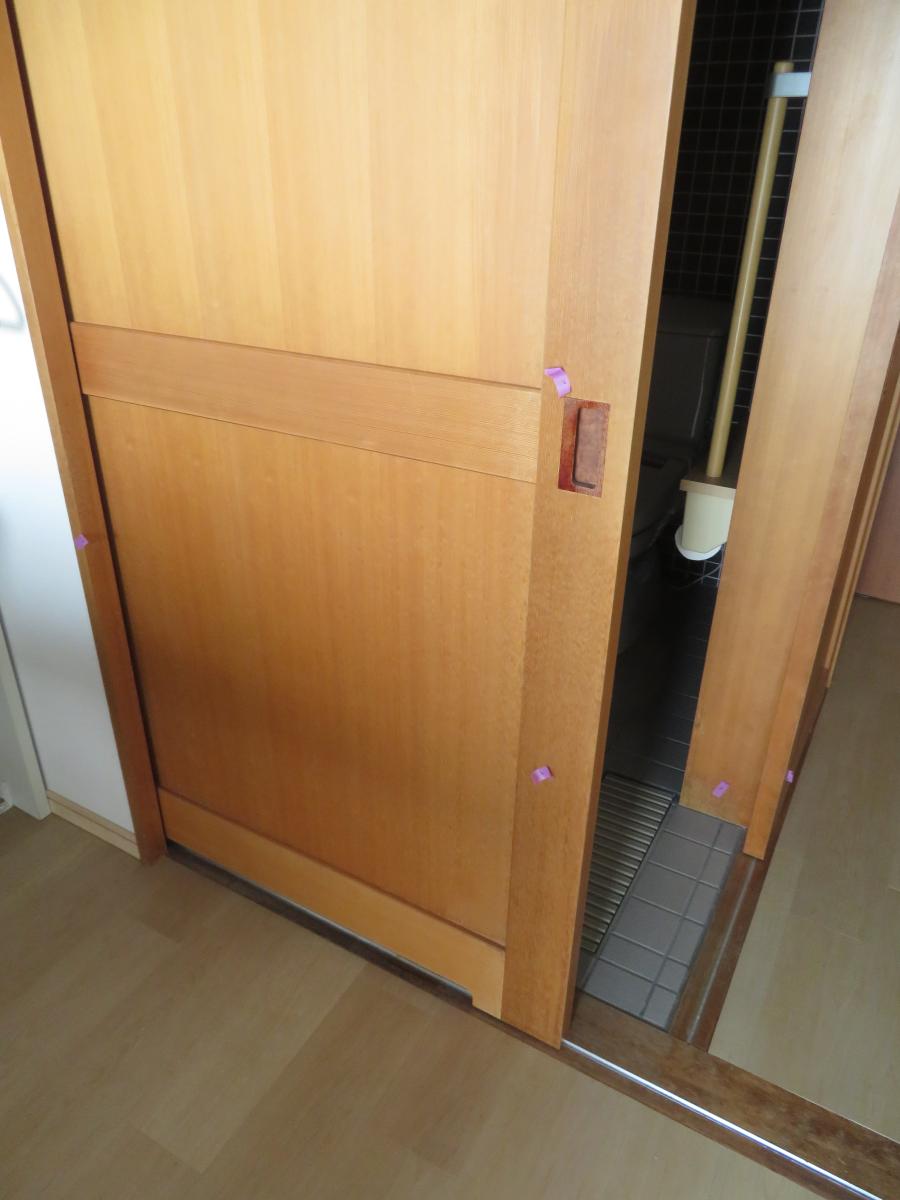 トイレの建具補修後