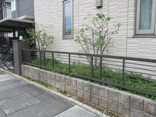 植栽剪定作業・駐車場の除草および日常清掃